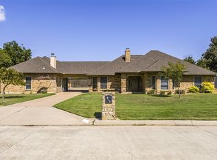 813 Shady Creek Dr, Kennedale, TX 76060