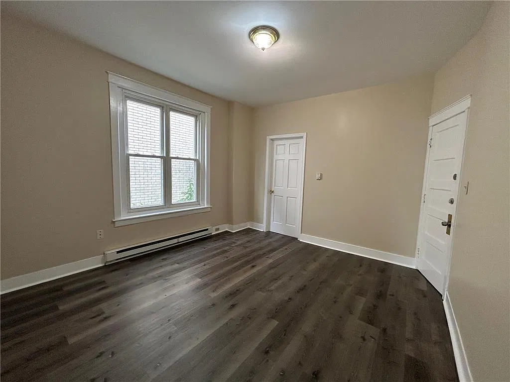 2 bed, 1.0 bath, 900 sqft, $1,295 — Photo 3