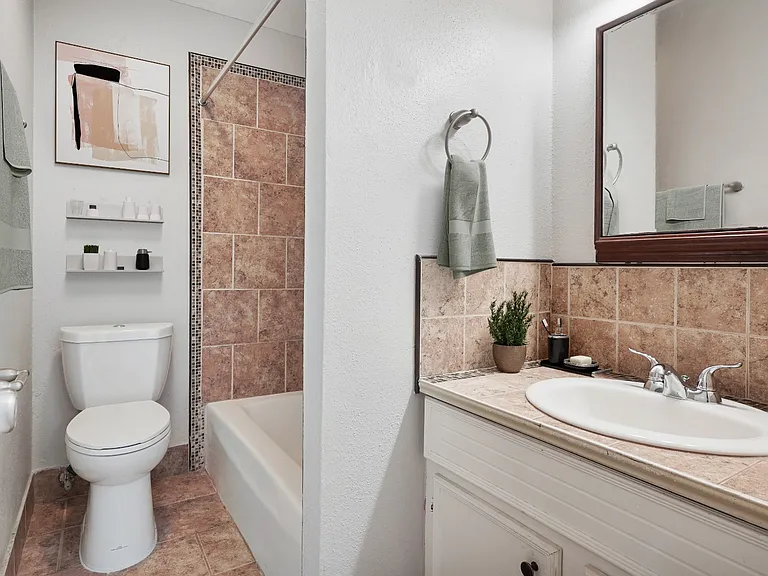 Alameda Apartments — Photo 5