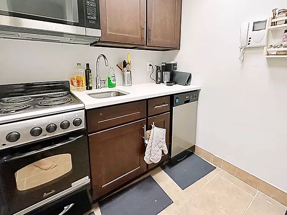 5th image of 333 W 43rd St APT 4a