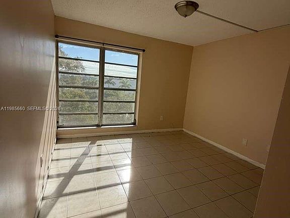 3rd image of 9180 Fontainebleau Blvd APT 401