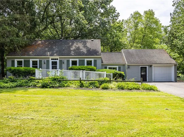 139 Crescent Rd, Fairport, NY 14450