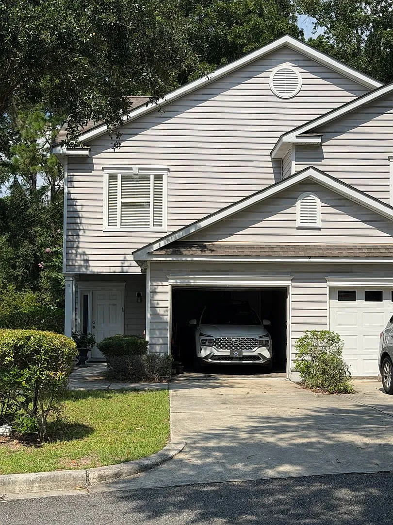 First Floor Property with Garage - Village at Olde Town — Photo 2