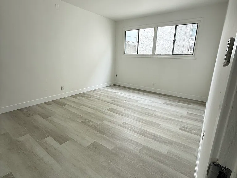 442 S Oakhurst Dr #4 — Photo 15