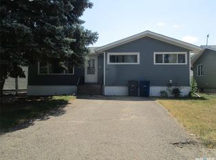 504 4th Ave E, Assiniboia, SK S0H0B0