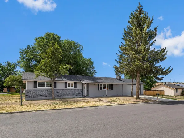 730 NE Lakeside Dr, Madras, OR 97741