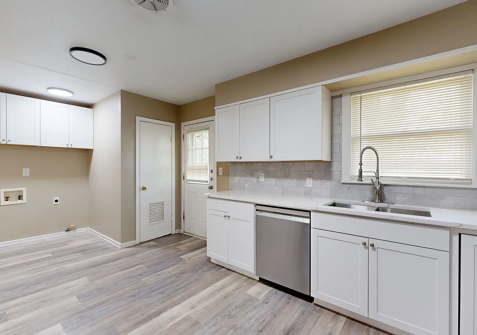 Brand New Stainless Steel Appliances, New Kitchen + New Bathroom! — Photo 3