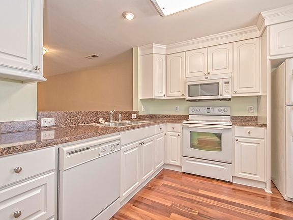 4th image of 8851 Jenny Lind St