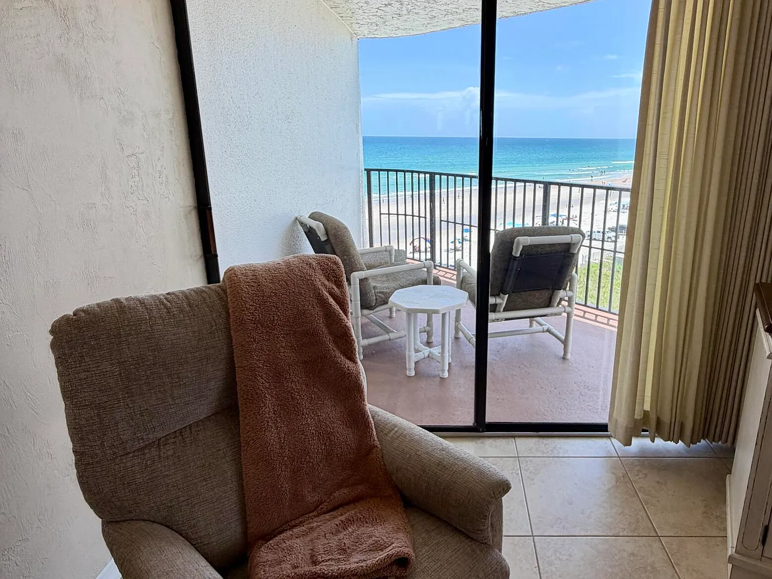 2 bed, 2.0 bath, 1561 sqft, $3,800 — Photo 4