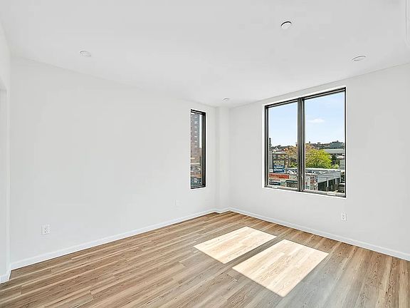 4th image of 30-88 21st St #3G