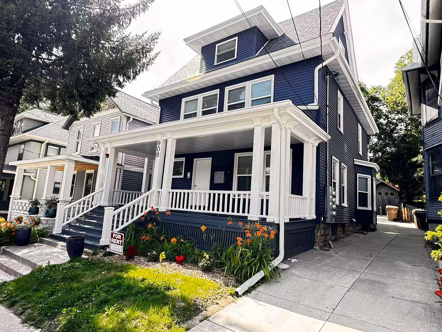 3 bed, 1.0 bath, 1146 sqft, $2,550 — Photo 1