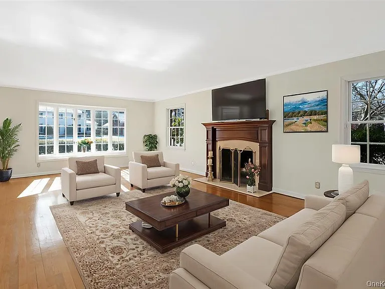 695 Hunt Ln — Photo 14