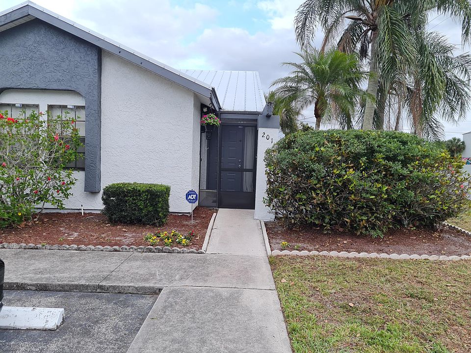 1st image of 201 SW Sterret Cir