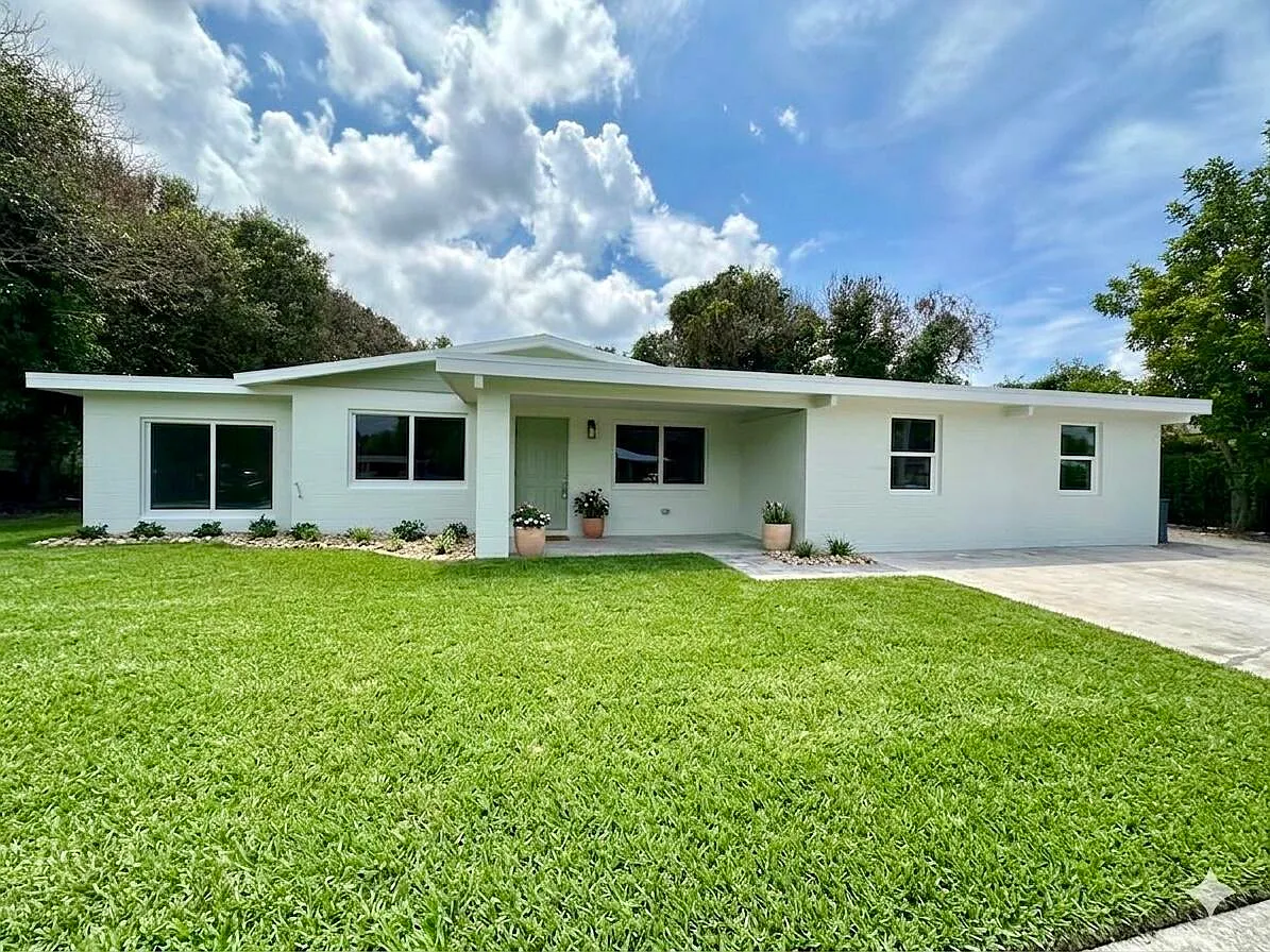 3 bed, 2.0 bath, 1344 sqft, $3,000 — Photo 1