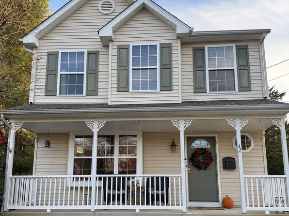42 Walnut St, Clayton, NJ 08312
