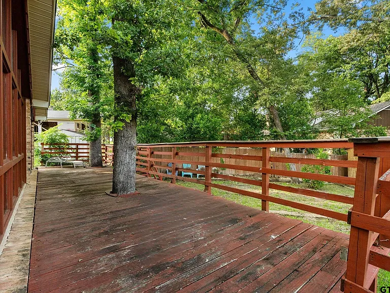 3200 Decharles St — Photo 33