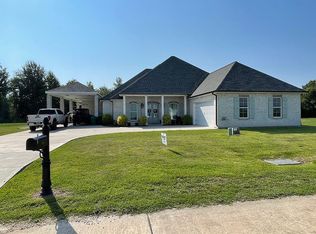 311 Le Belle Maison Dr, Raceland, LA 70394