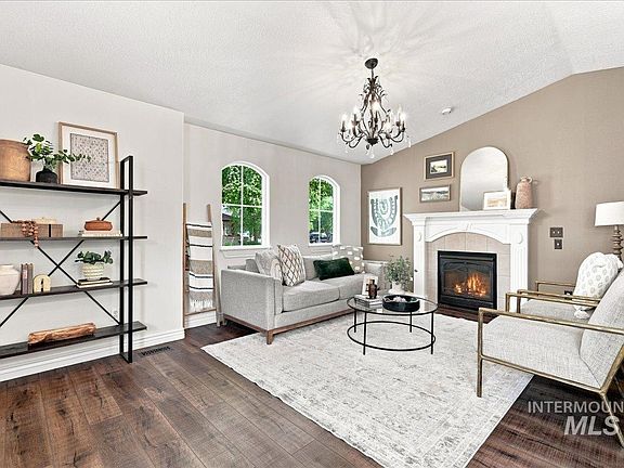 3rd image of 209 S Grandean Way