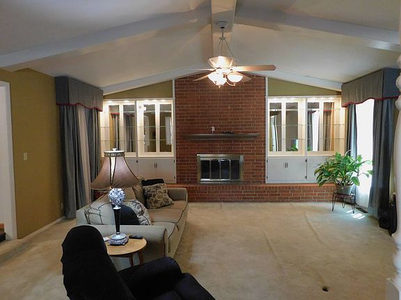 3rd image of 6220 Village Ln