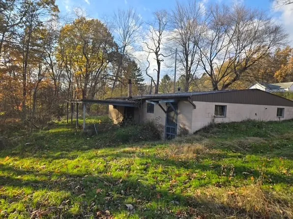 1015 Kiester Rd, Slippery Rock, PA 16057