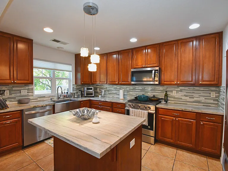 1616 Spicewood Cir — Photo 6