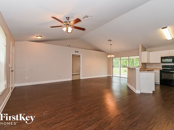 3rd image of 207 Harry Ave N