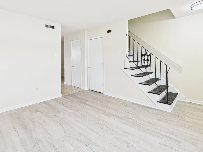 806 Arlington Rd #A — Photo 2