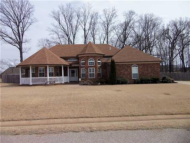 2nd image of 742 Elizabeth Dr