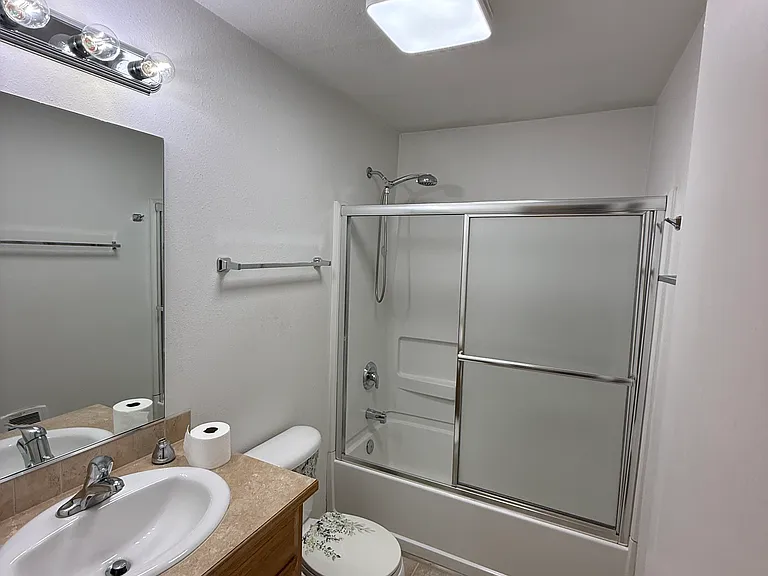 304 W 22nd Ave — Photo 7
