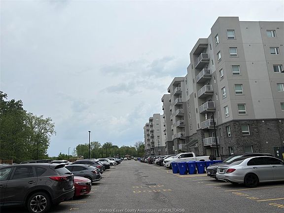 3rd image of 1675 Banwell Rd #502