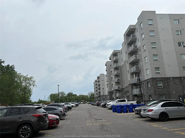 1675 Banwell Rd #502 — Photo 3