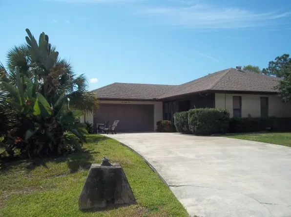 1085 SE Lansdowne Ave, Port Saint Lucie, FL 34983