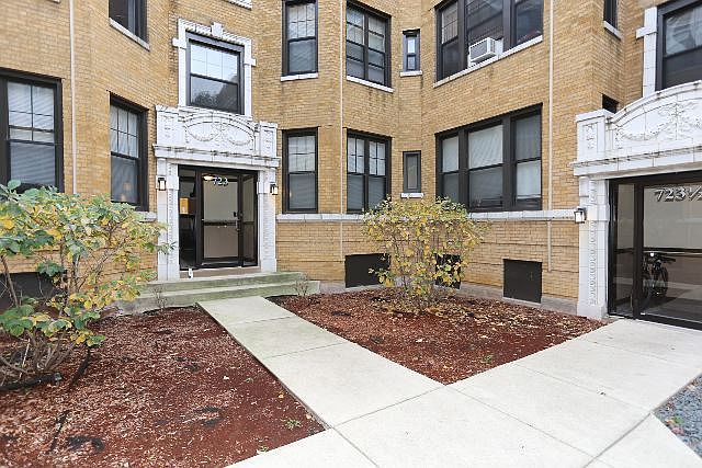 1st image of 721.5 W Barry Ave Unit 1B