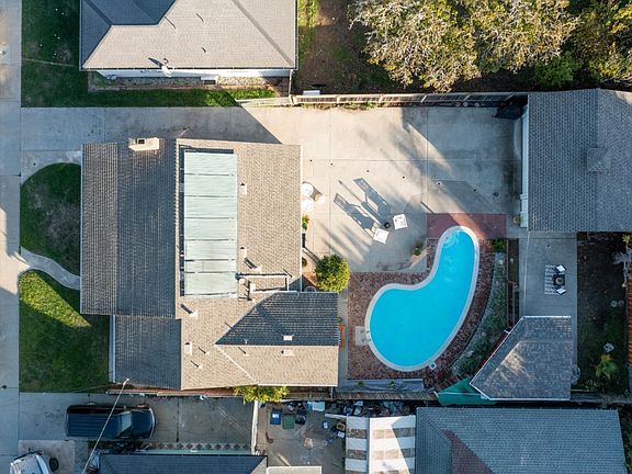 2nd image of 421 Martinelli St
