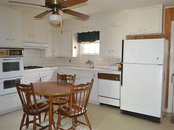 4th image of 625 Carver Ave