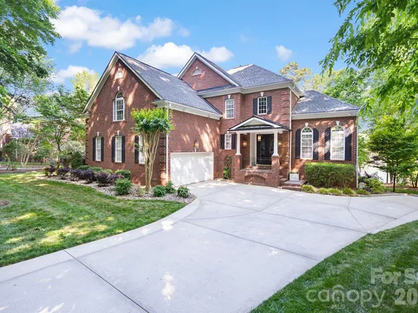 4685 Eagle Pointe Ct, Denver, NC 28037
