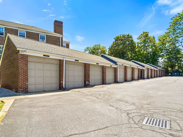 Mary Ann Apartments — Photo 14