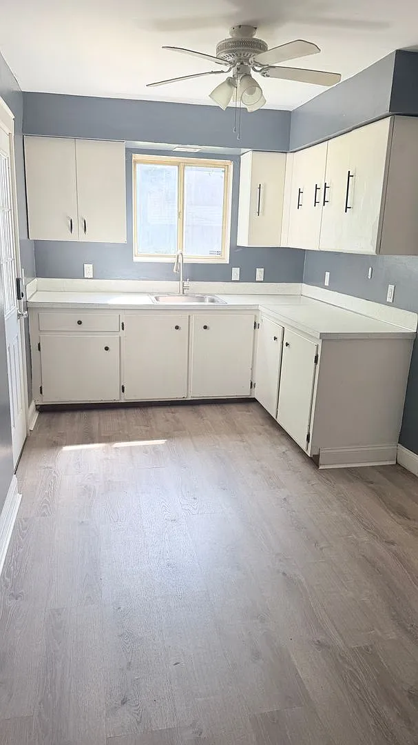 291 N lIberty — Photo 2