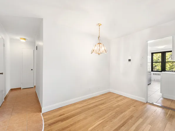 18-35 Corporal Kennedy Street image 5 of 7