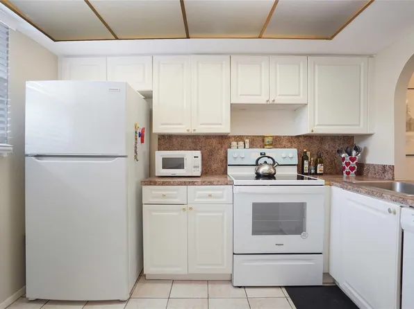 111 Royal Park Drive #2B, Oakland Park, FL 33309