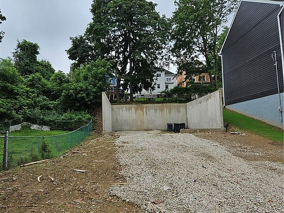 4th image of 219 Wilbert St