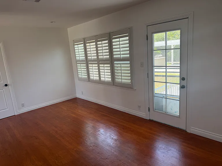 636 Invergarry St — Photo 3