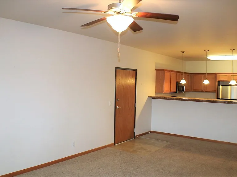 460 Cameron Way — Photo 6