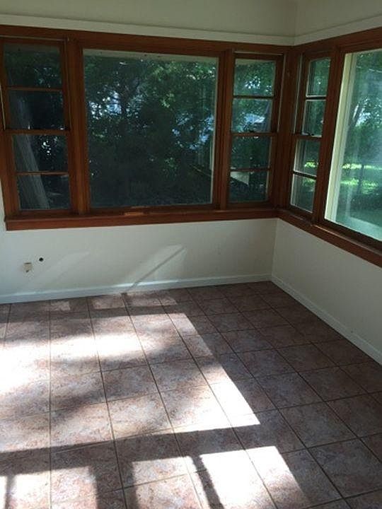 1st image of 203 S Gray Dr