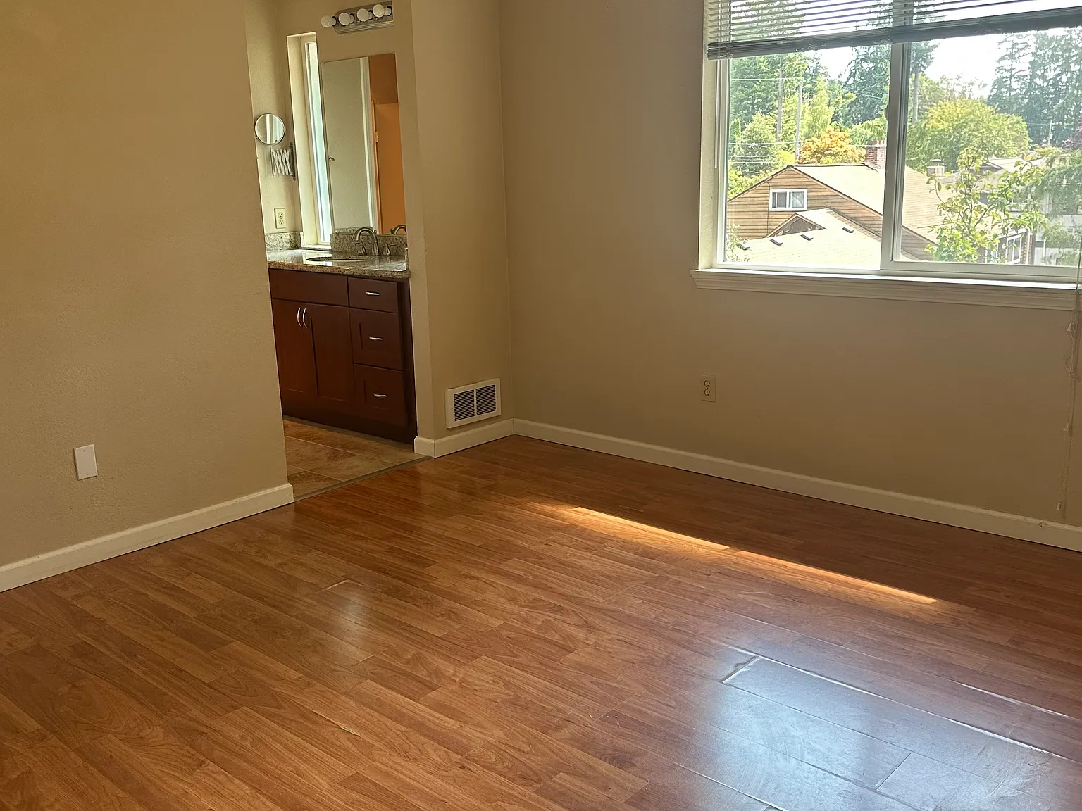 4 bed, 2.5 bath, 1810 sqft, $3,350 — Photo 3