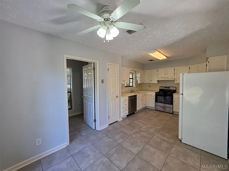 6225 Whitewater Ct — Photo 4