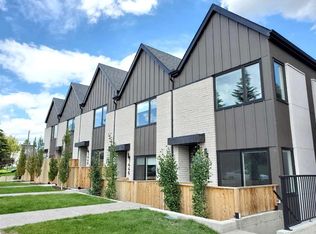 1426 23rd Ave NW, Calgary, AB T2K1M5