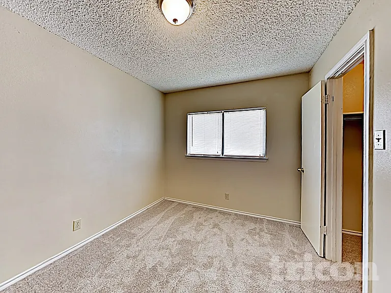 8015 Chestnut Barr Dr — Photo 11