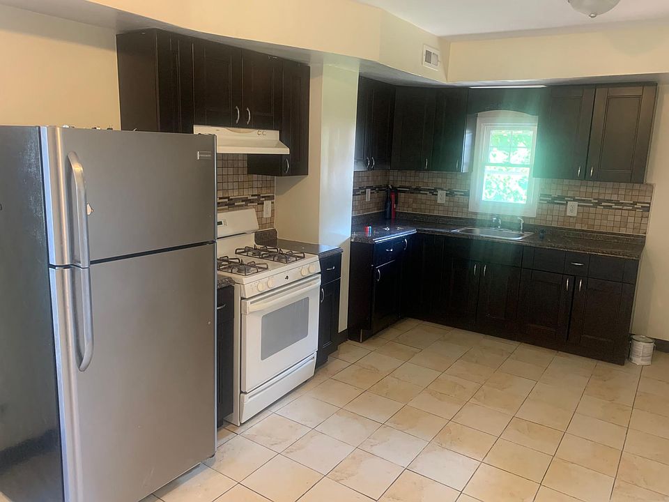 2nd image of 169 Temple St APT 1