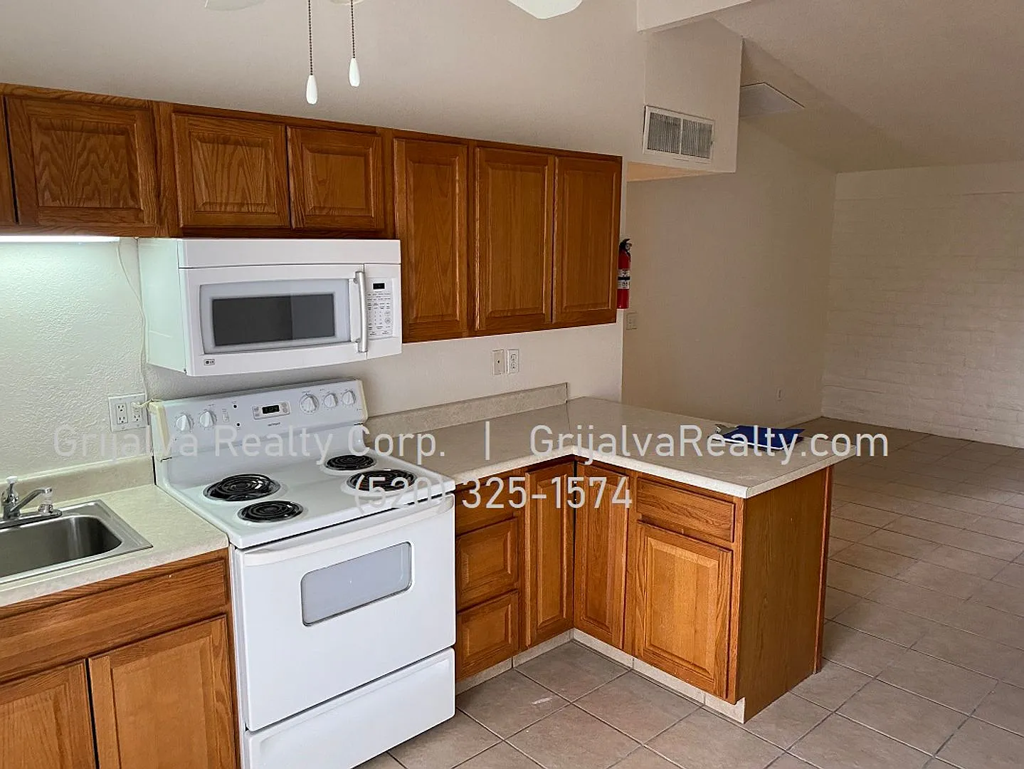 1143 E Water — Photo 4